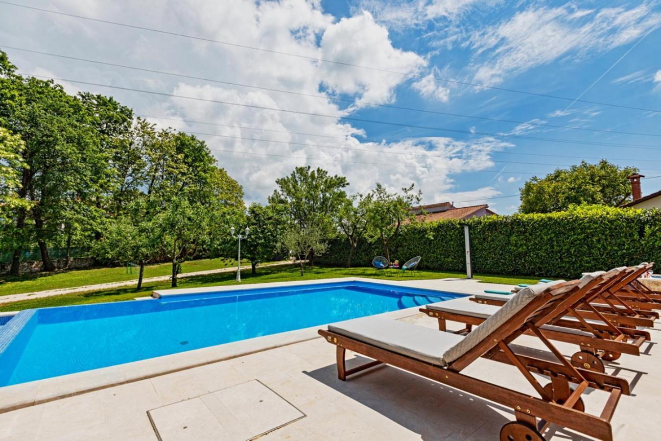 Villa Ferlini In Central Istria With Private 10000 M2 Garden Svetvinčenat Exterior foto