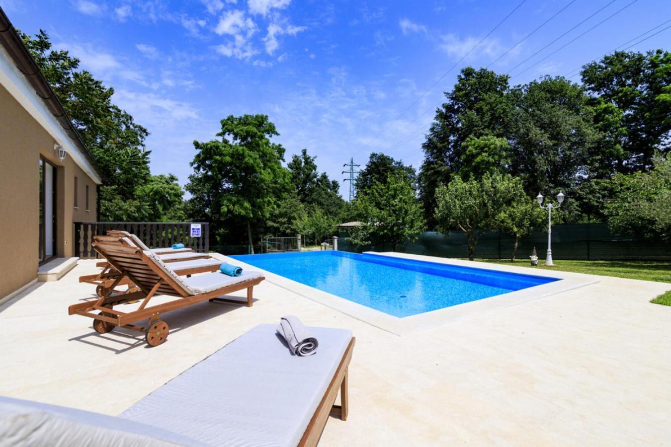 Villa Ferlini In Central Istria With Private 10000 M2 Garden Svetvinčenat Exterior foto
